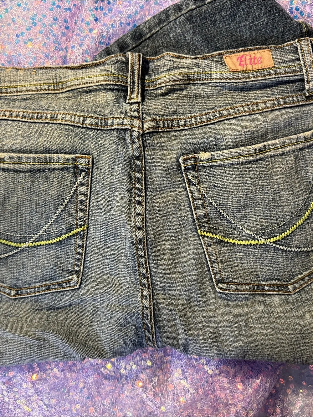 Classic Straight-Leg Women's Jeans in Light Blue Wash